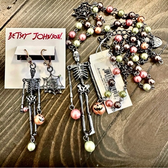 Betsey johnson Nwt comes with free bcbg free people item new with tags. - Picture 1 of 5